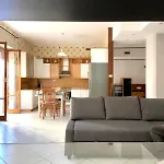 4routes House