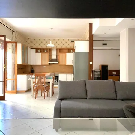 4routes House